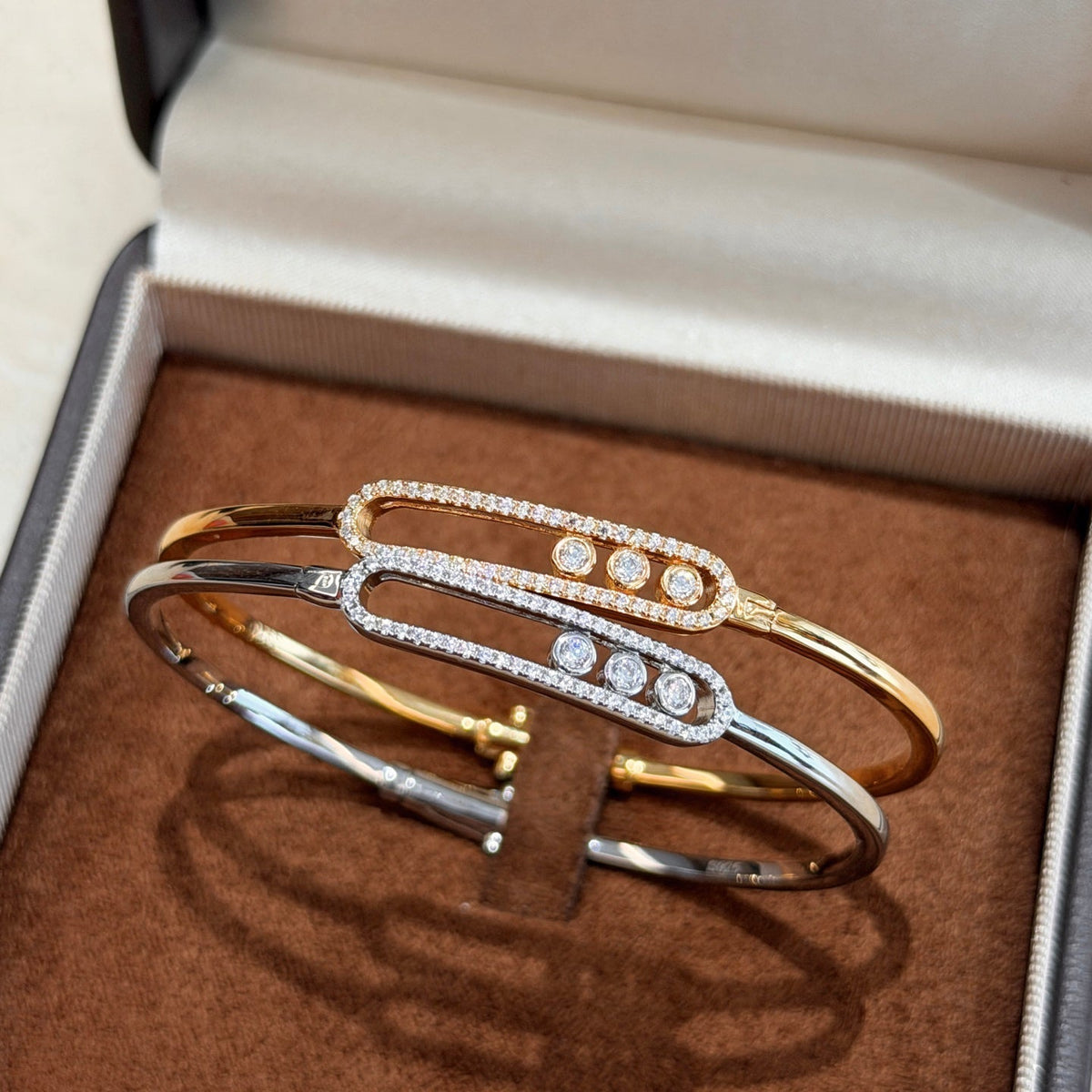 {
  "[Bling Jewelrys]Move Pavé Diamond Bangle Bracelet M"
}