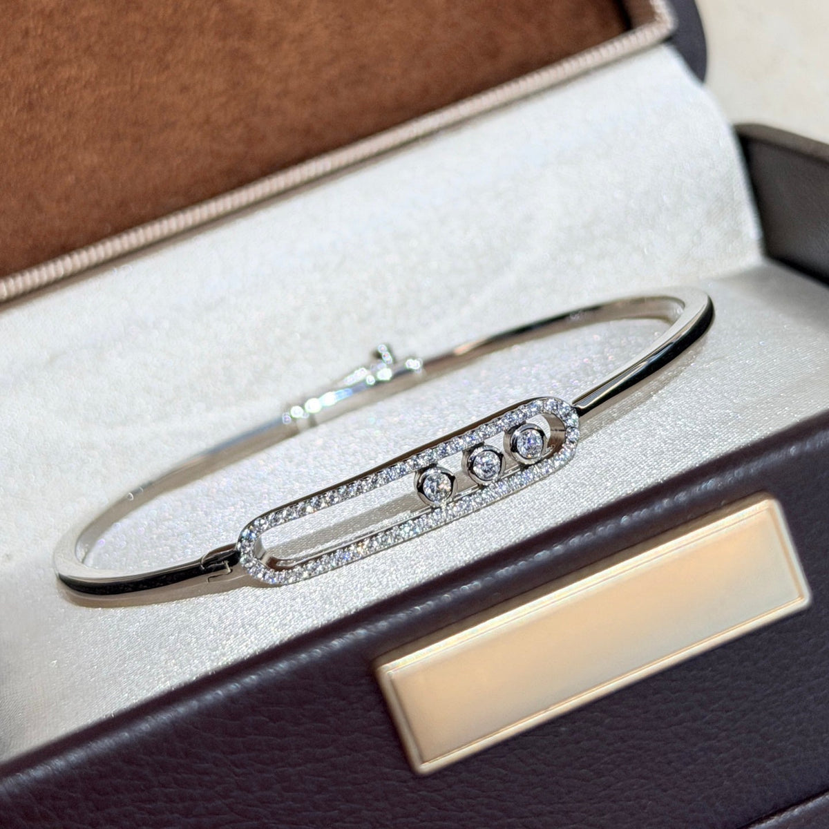 {
  "[Bling Jewelrys]Move Pavé Diamond Bangle Bracelet M"
}