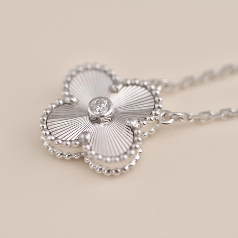 [Bling Jewelrys ]CLOVER  15MM DIAMOND LASER NECKLACE SILVER