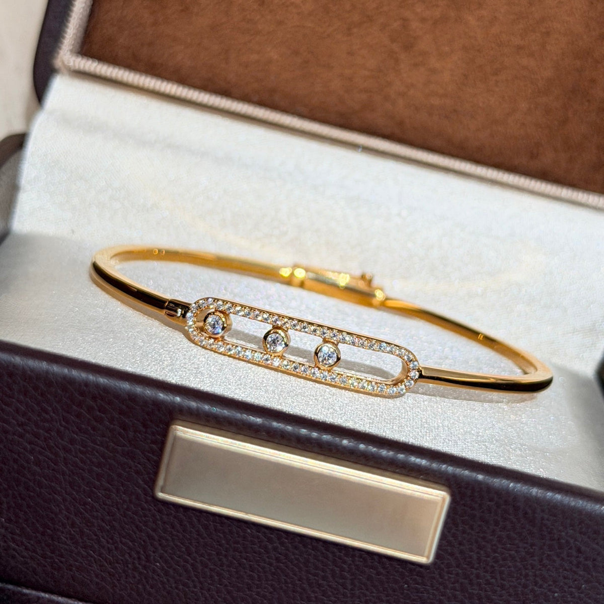 {
  "[Bling Jewelrys]Move Pavé Diamond Bangle Bracelet M"
}