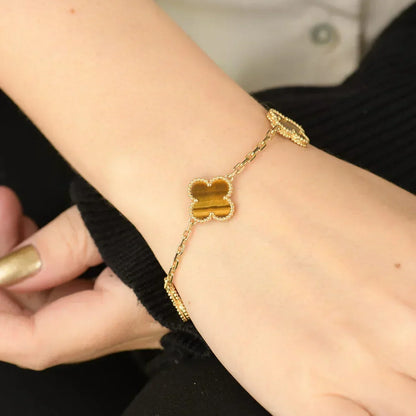 {
  "Bling Jewelrys": "ブリングジュエリー",
  "CLOVER 5 MOTIFS TIGER EYE BRACELET COLLECTION": "クローバー 5モチーフ タイガーアイ ブレスレット コレクション"
}