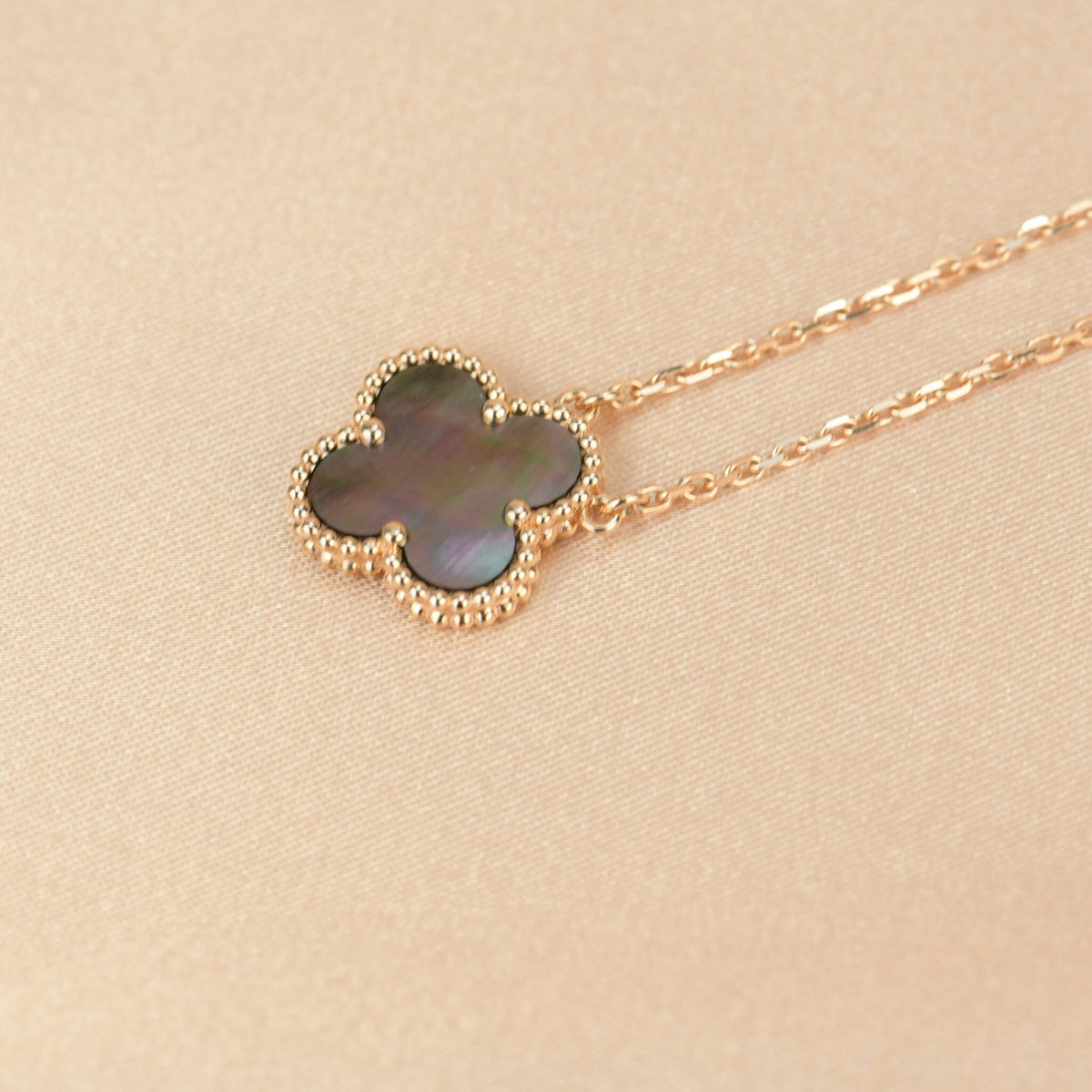 {
"Bling Jewelrys ": "Bling Jewelry ",
"CLOVER 15MM  GRAY MOTHER OF PEARL NECKLACE": "KLEEBLATT 15MM GRAUE PERLMUTTKETTE"
}