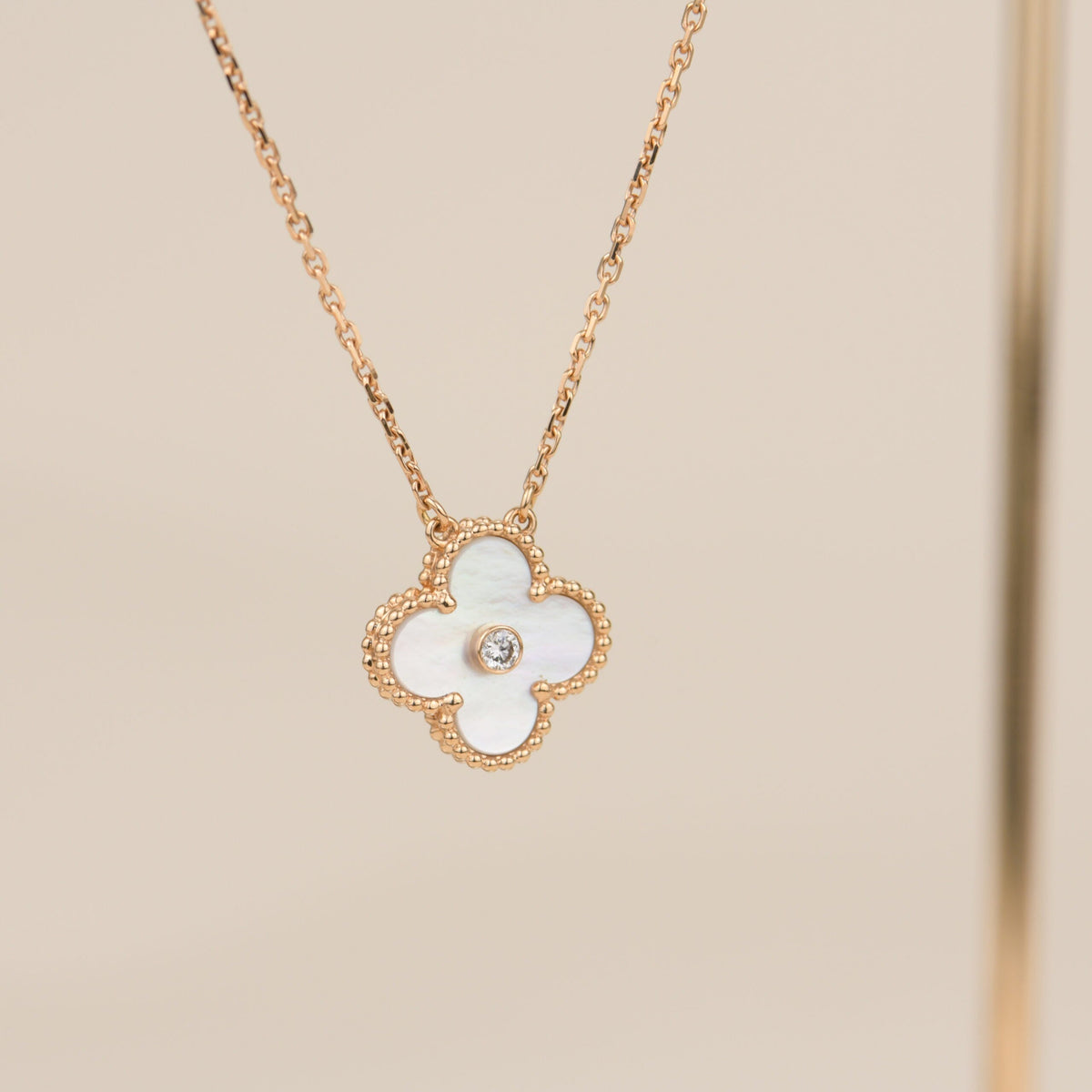 [Bling Jewelrys ]CLOVER 15MM DIAMOND WHITE FRITILLARIA NECKLACE