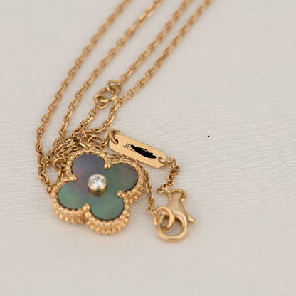 {
  "Bling Jewelrys": "ブリングジュエリー",
  "CLOVER 15MM DIAMOND AND MOTHER-OF-GREY NECKLACE": "クローバー 15mm ダイヤモンド＆グレーマザーオブパール ネックレス"
}