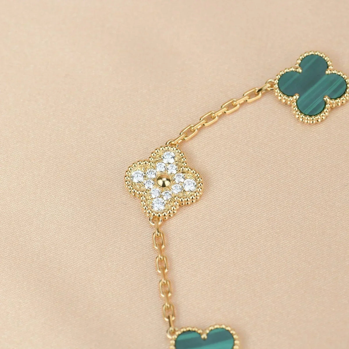 {
  "Bling Jewelrys ": "Bling Jewelrys ",
  "CLOVER  5 MOTIF MALACHITE BRACELET COLLECTION": "KLEEBLATT 5-MOTIV MALACHIT-ARMBAND KOLLEKTION"
}