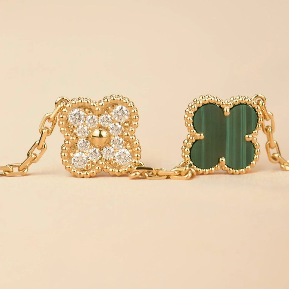{
  "Bling Jewelrys ": "Bling Jewelrys ",
  "CLOVER  5 MOTIF MALACHITE BRACELET COLLECTION": "KLEEBLATT 5-MOTIV MALACHIT-ARMBAND KOLLEKTION"
}