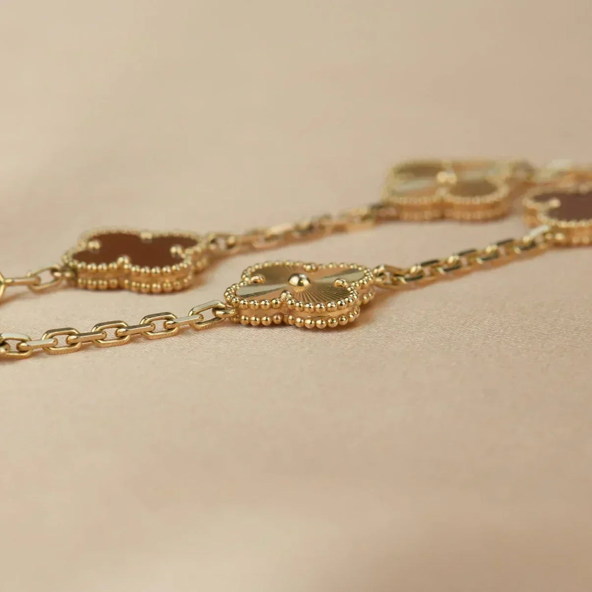 [Bling Jewelrys ] CLOVER 5 MOTIF RED CORNELIAN BRACELET COLLECTION