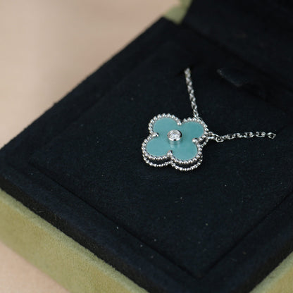 {
"Bling Jewelrys ": "Bling Jewelrys ",
"CLOVER 15MM DIAMOND SVRES PORCELAIN  NECKLACE SILVER": "KLEEBLATT 15MM DIAMANT SVRES PORZELLAN HALSKETTE SILBER"
}