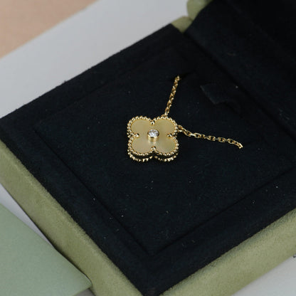 [Bling Jewelrys] KLEEBATT 15MM DIAMANT GOLD PERLMUTT HALSKETTE