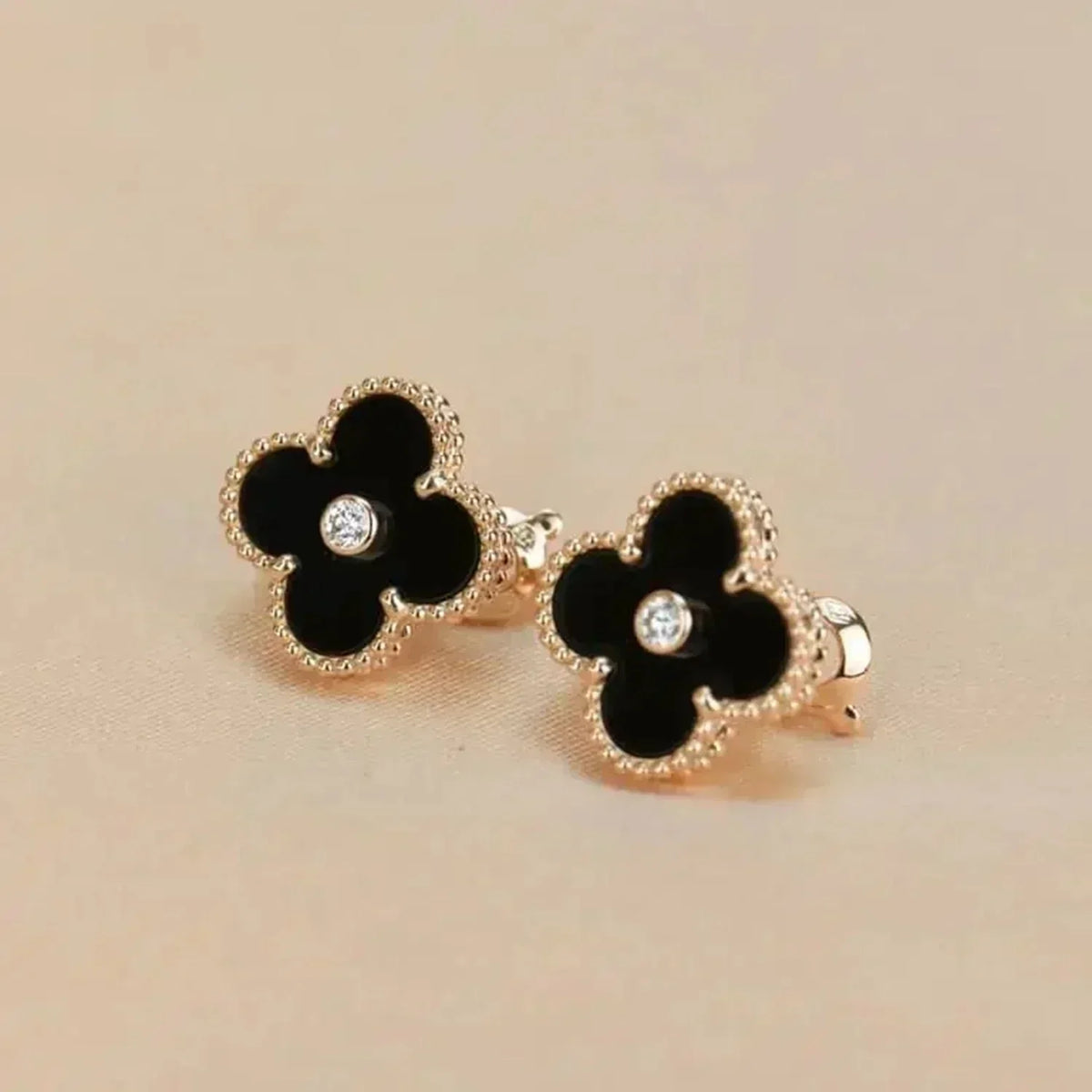 [Bling Jewelrys] KLEEBATT MITTEL 1 MOTIV ONYX DIAMANT OHRRINGE