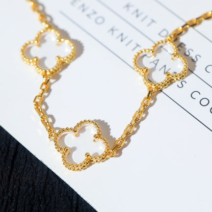 [Bling Jewelrys] KLEEBATT-ARMBAND MIT 5 MOTIVEN AUS BERGKRISTALL
