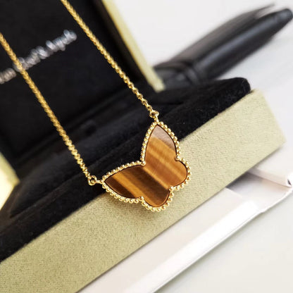 {
"Bling Jewelrys": "Bling Jewelry",
"TIGER__ EYE BUTTERFLY NECKLACE": "TIGERAUGE-SCHMETTERLINGSKETTE"
}