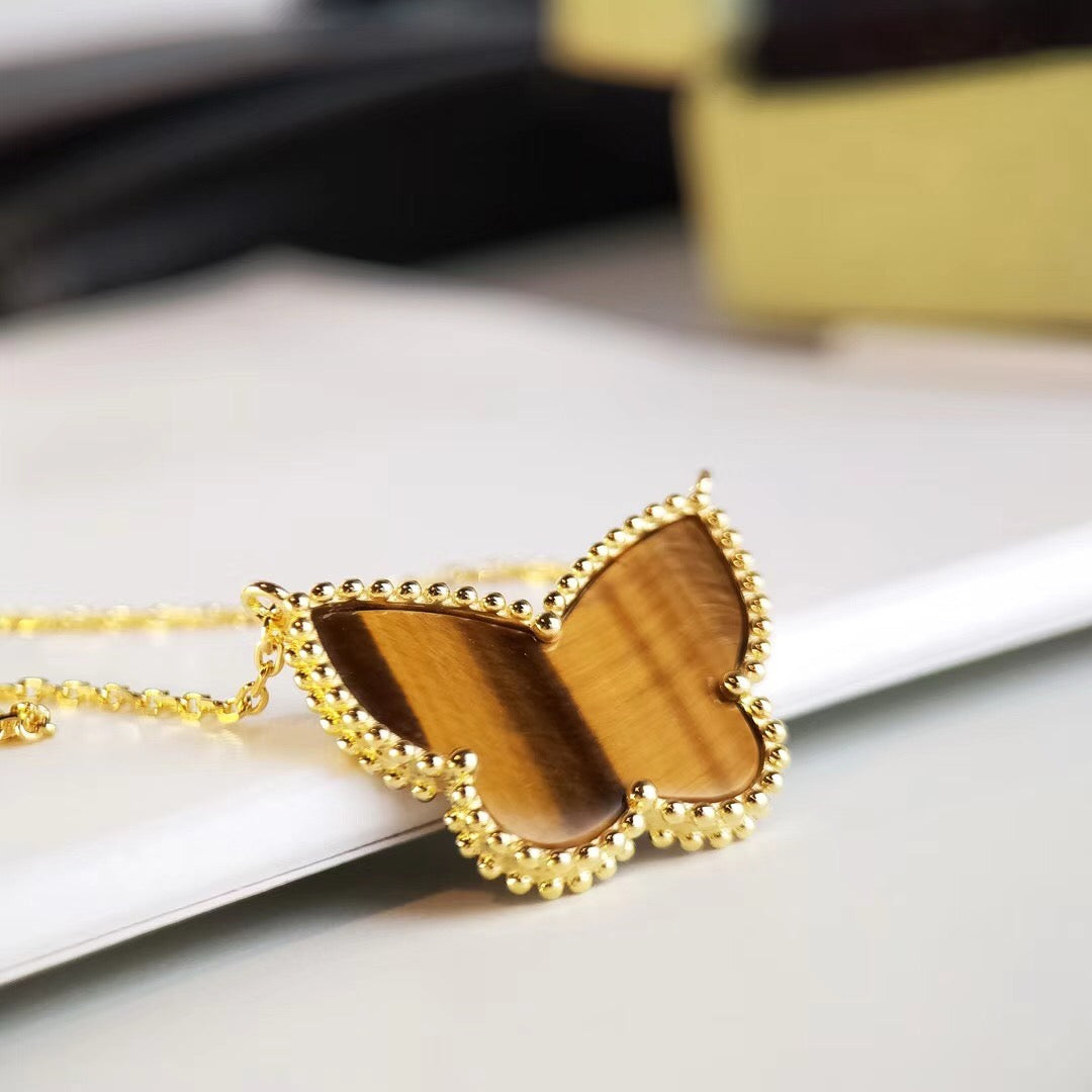 {
"Bling Jewelrys": "Bling Jewelry",
"TIGER__ EYE BUTTERFLY NECKLACE": "TIGERAUGE-SCHMETTERLINGSKETTE"
}