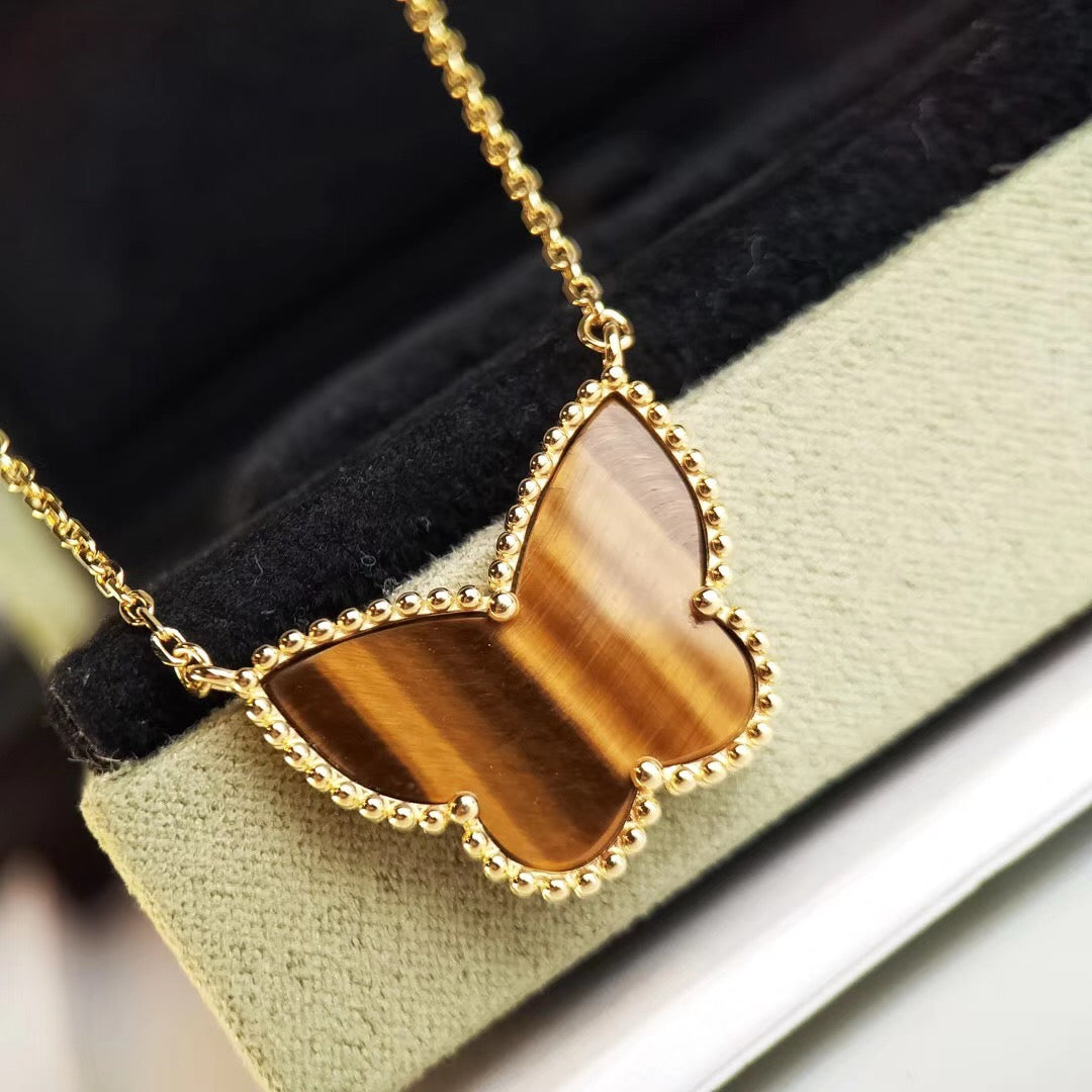 {
"Bling Jewelrys": "Bling Jewelry",
"TIGER__ EYE BUTTERFLY NECKLACE": "TIGERAUGE-SCHMETTERLINGSKETTE"
}