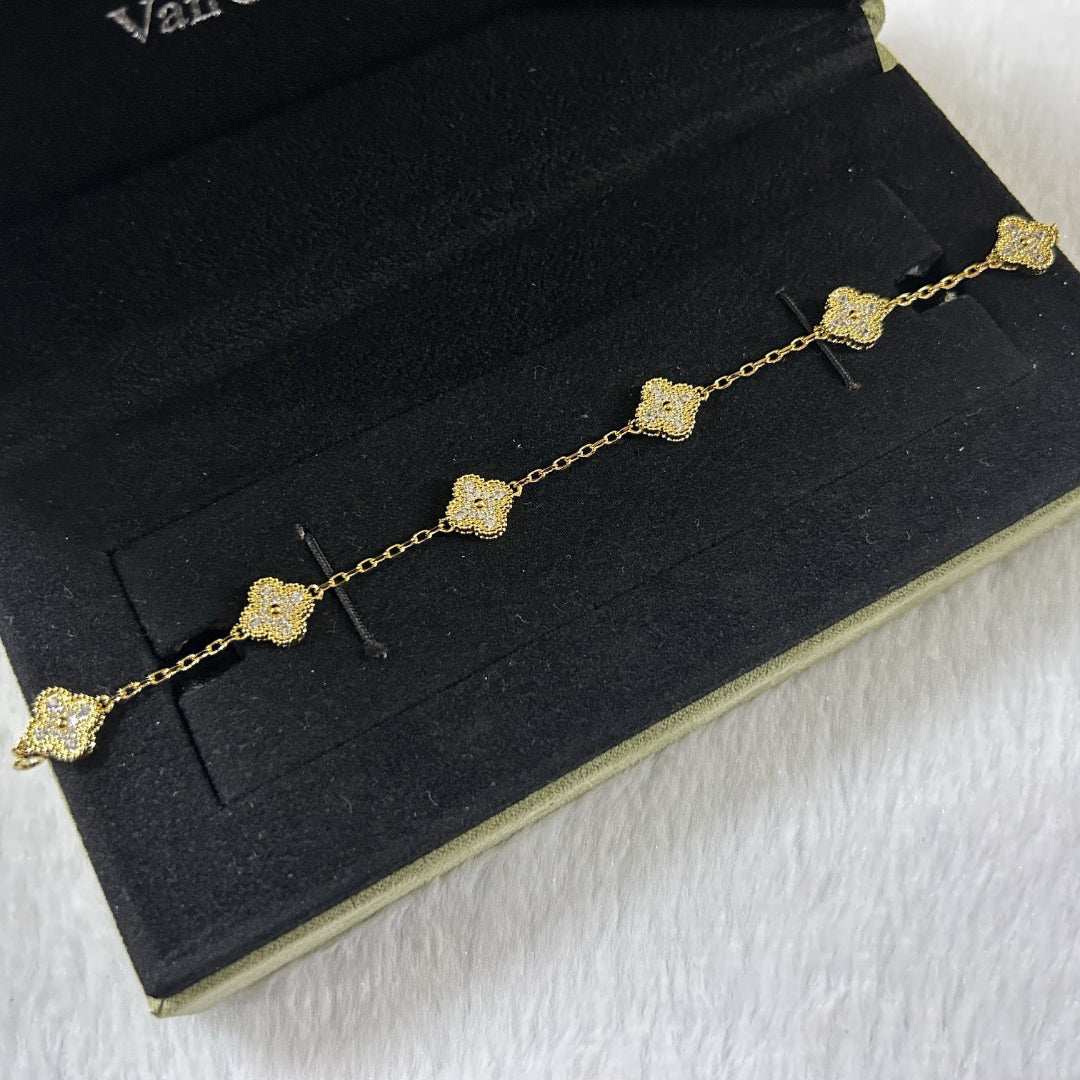 [Bling Jewelrys ]CLOVER 6 MOTIF DIAMOND BRACELET