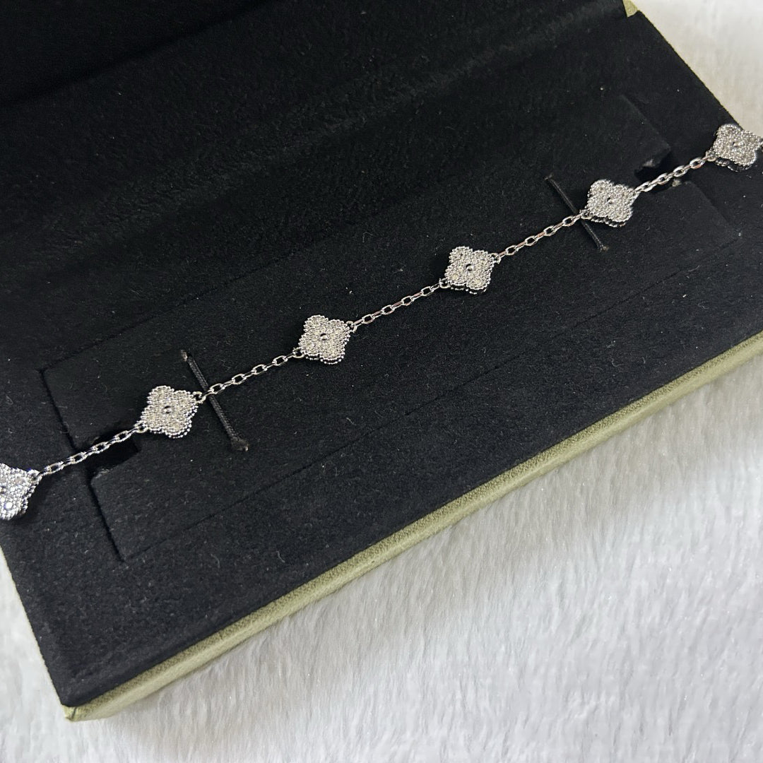 [Bling Jewelrys ]CLOVER 6 MOTIF DIAMOND BRACELET