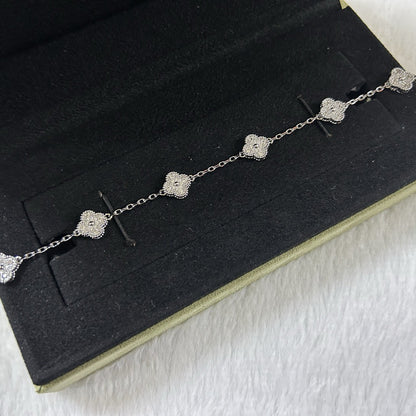 [Bling Jewelrys ]CLOVER 6 MOTIF DIAMOND BRACELET