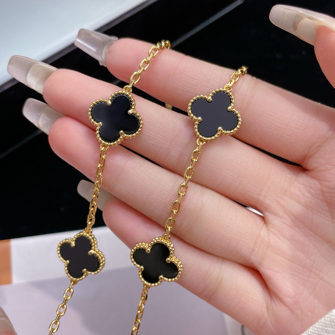 {
"Bling Jewelrys ": "Bling Jewelrys ",
"CLOVER 10 MOTIFS ONYX NECKLACE": "KLEEBLATT 10 MOTIVE ONYX HALSKETTE"
}