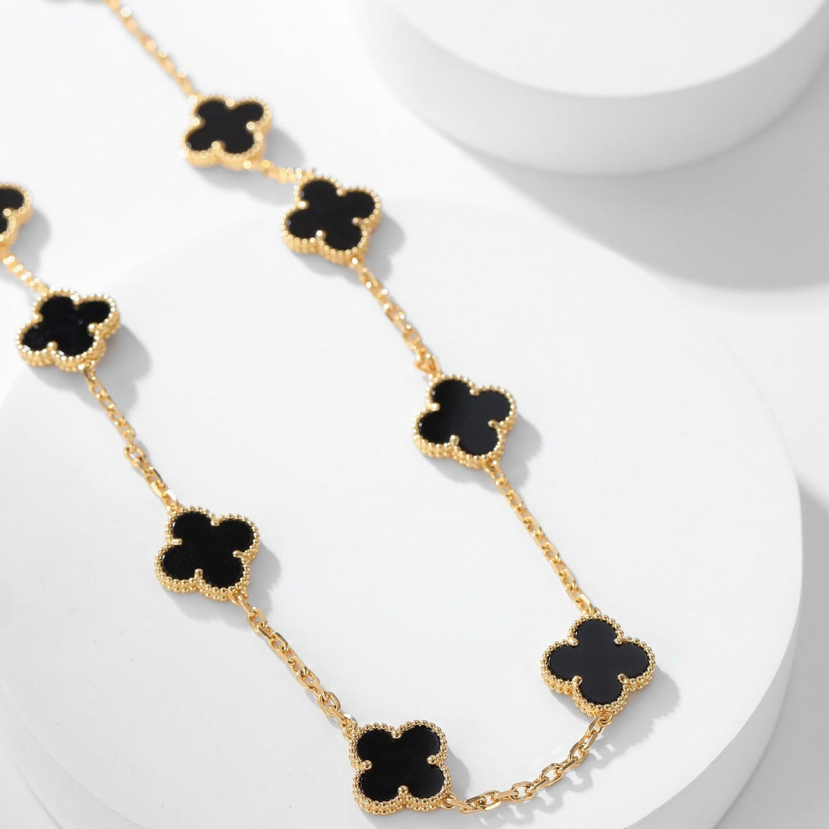 {
"Bling Jewelrys ": "Bling Jewelrys ",
"CLOVER 10 MOTIFS ONYX NECKLACE": "KLEEBLATT 10 MOTIVE ONYX HALSKETTE"
}