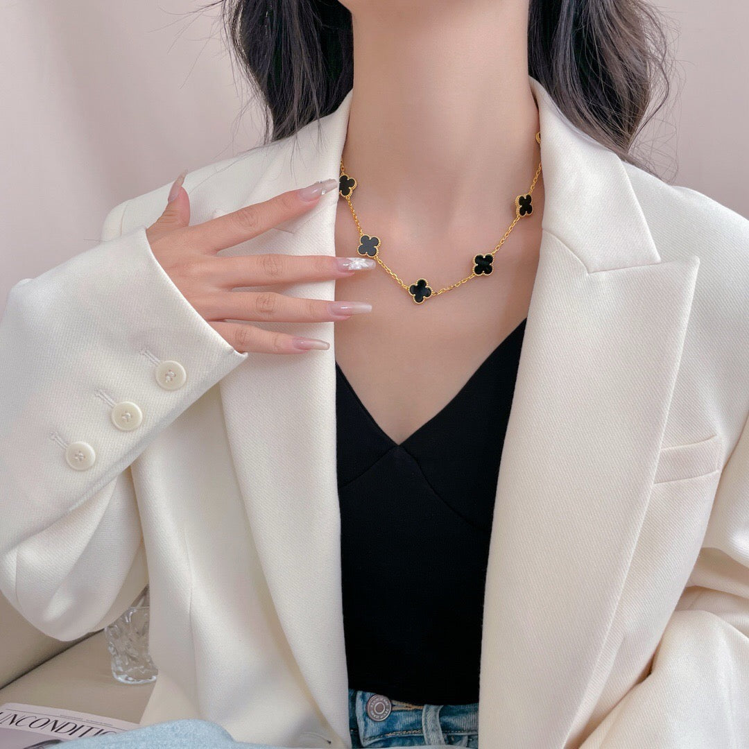 {
"Bling Jewelrys ": "Bling Jewelrys ",
"CLOVER 10 MOTIFS ONYX NECKLACE": "KLEEBLATT 10 MOTIVE ONYX HALSKETTE"
}