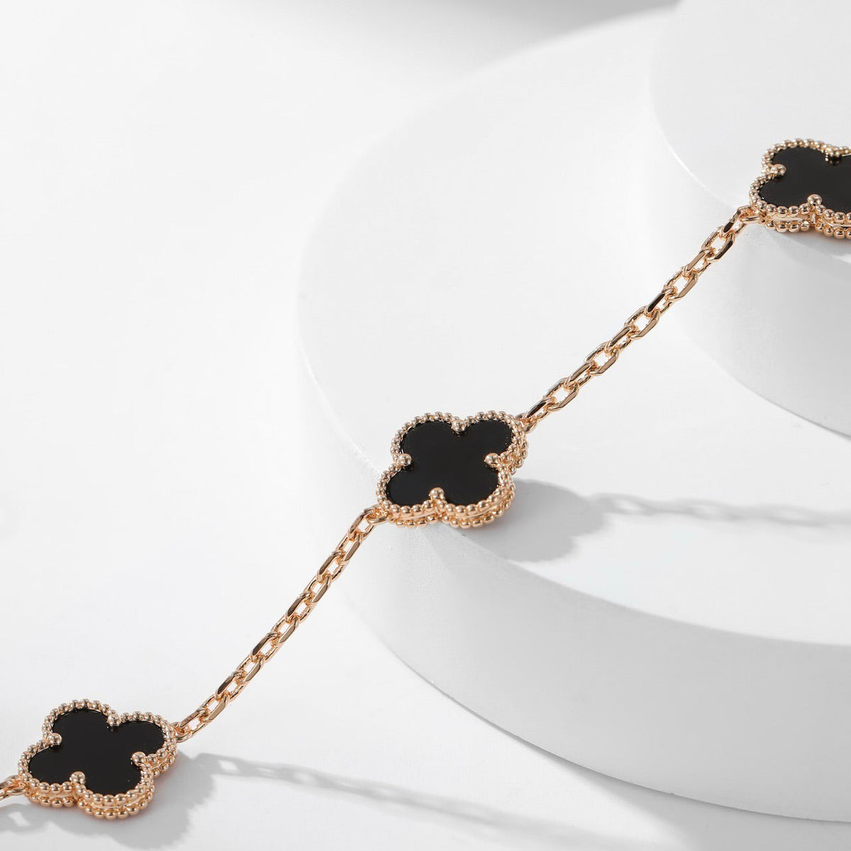 {
"Bling Jewelrys ": "Bling Jewelrys ",
"CLOVER 10 MOTIFS ONYX NECKLACE": "KLEEBLATT 10 MOTIVE ONYX HALSKETTE"
}