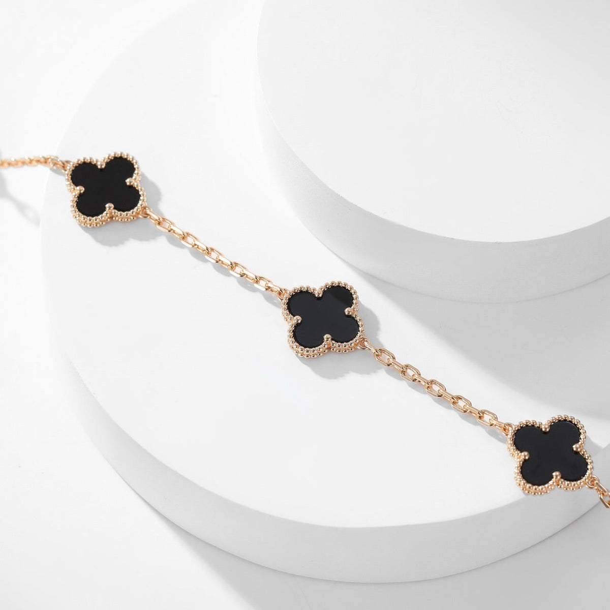 {
"Bling Jewelrys ": "Bling Jewelrys ",
"CLOVER 10 MOTIFS ONYX NECKLACE": "KLEEBLATT 10 MOTIVE ONYX HALSKETTE"
}