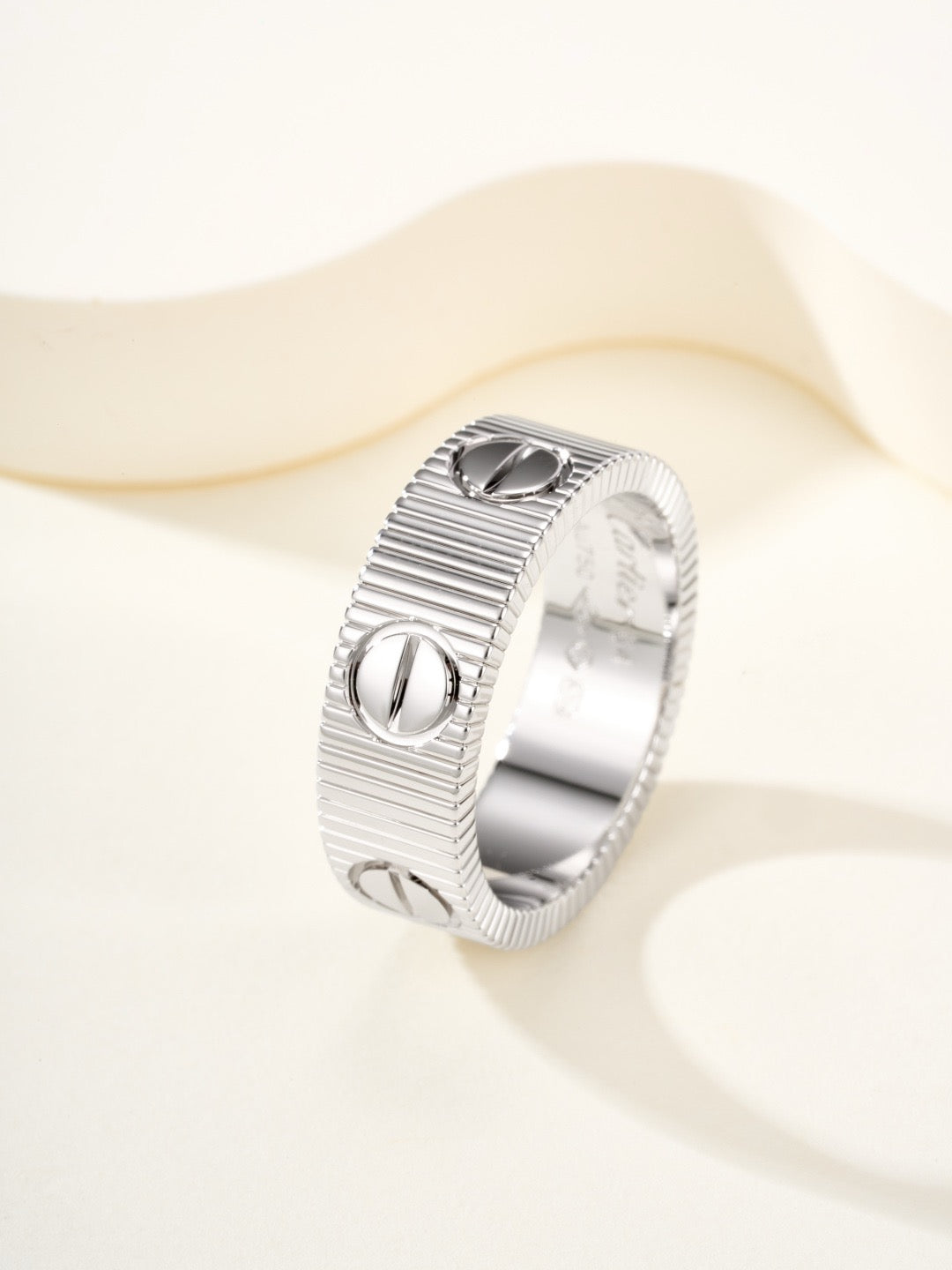 {"Bling Jewelrys ": "ブリング・ジュエリー ", "LOVE UNLIMITED RING": "ラブ・アンリミテッド・リング"}