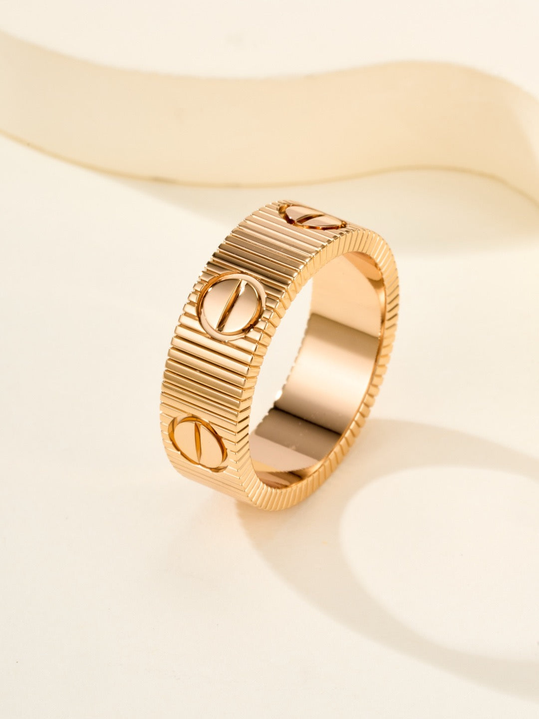 {"Bling Jewelrys ": "ブリング・ジュエリー ", "LOVE UNLIMITED RING": "ラブ・アンリミテッド・リング"}