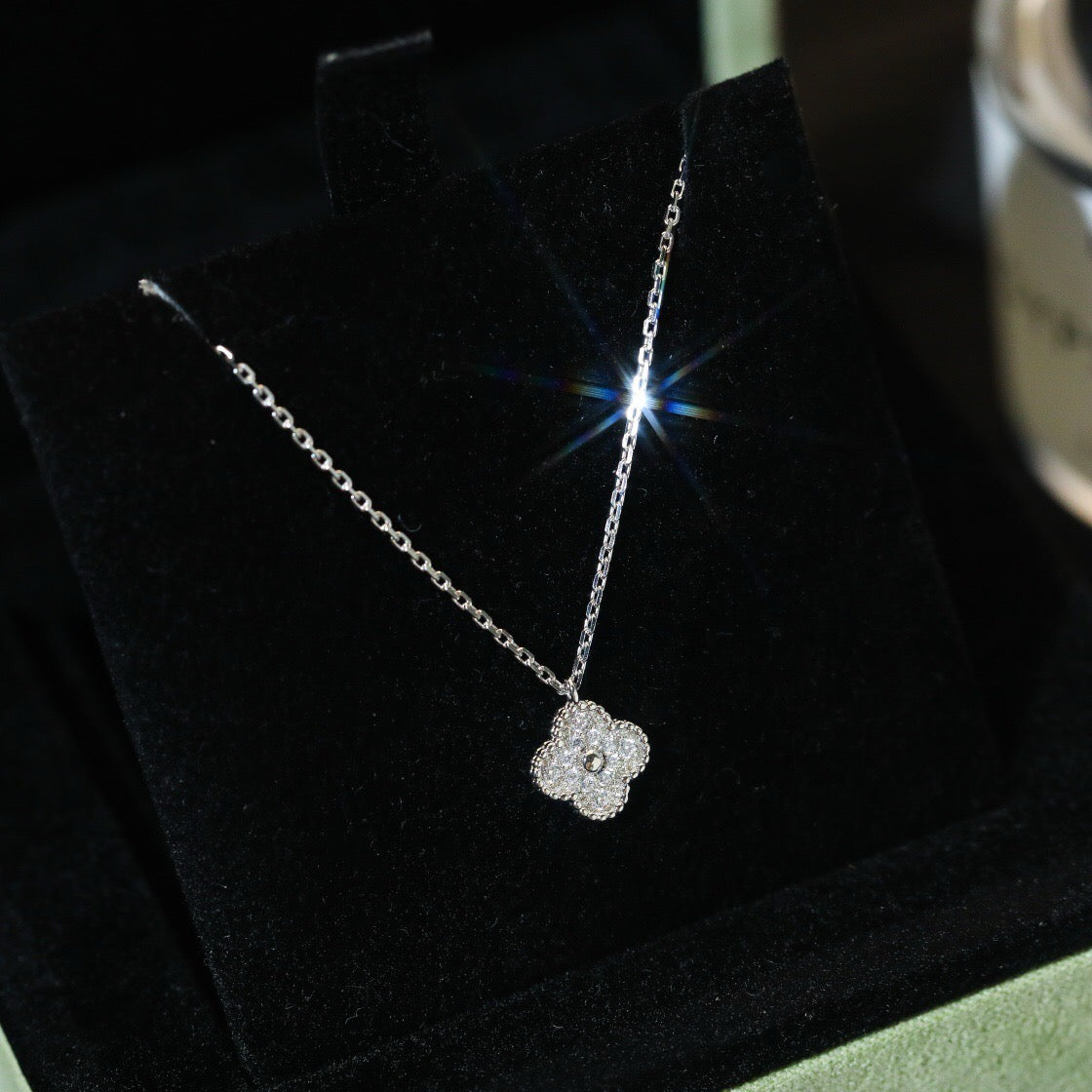 [Bling Jewelrys ]CLOVER MINI 9.5MM PENDANT DIAMOND NECKLACE