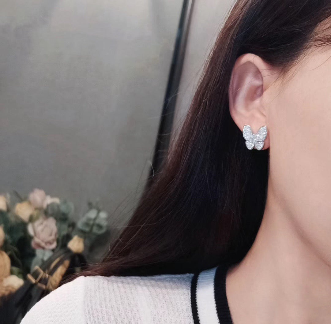 {
  "Bling Jewelrys ": "ブリング・ジュエリー ",
  "BUTTERFLY ALL DIAMOND EARRINGS": "バタフライ・オールダイヤモンド・イヤリング"
}