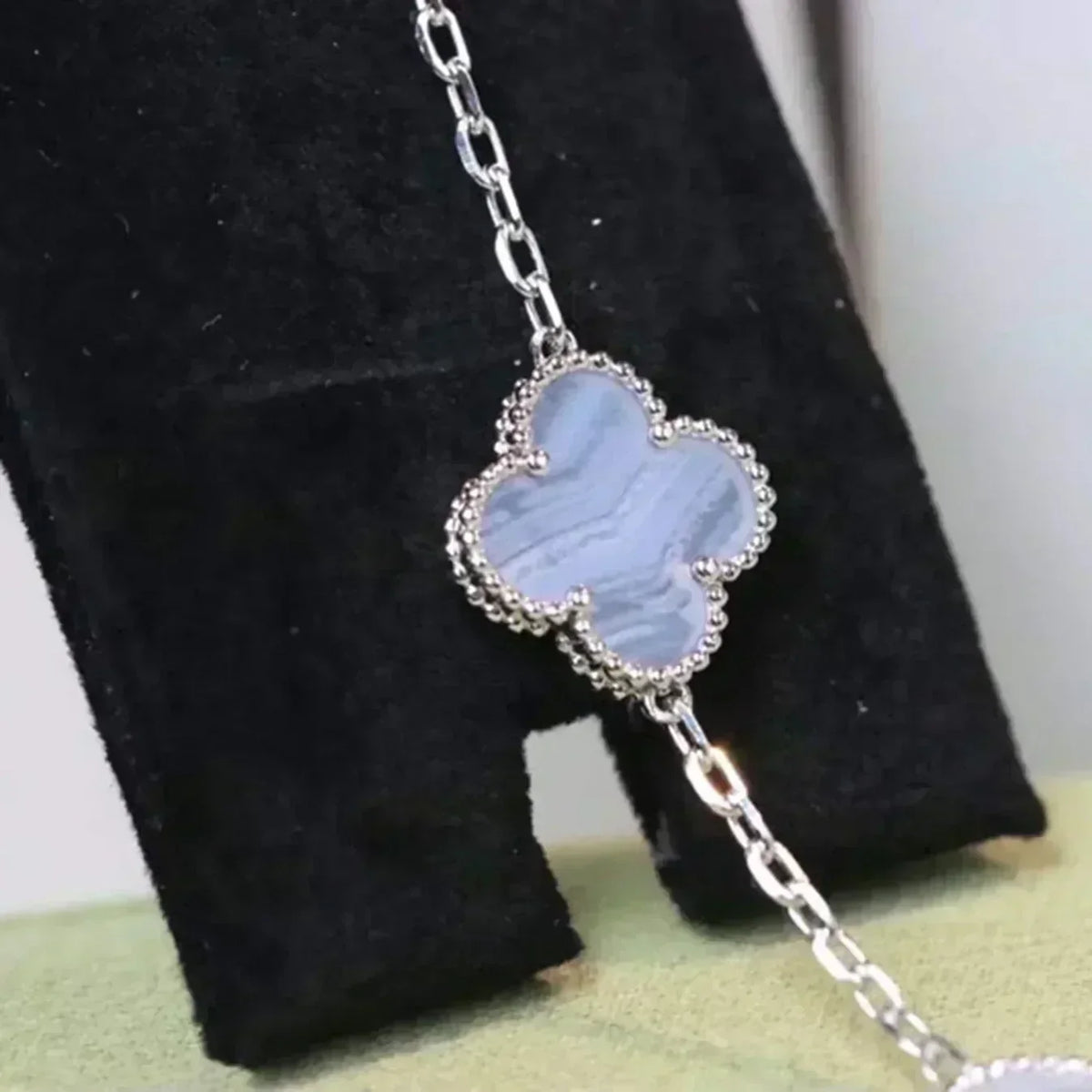 [Bling Jewelrys ] CLOVER 5 MOTIF PURPLE CHALCEDONY BRACELET COLLECTION