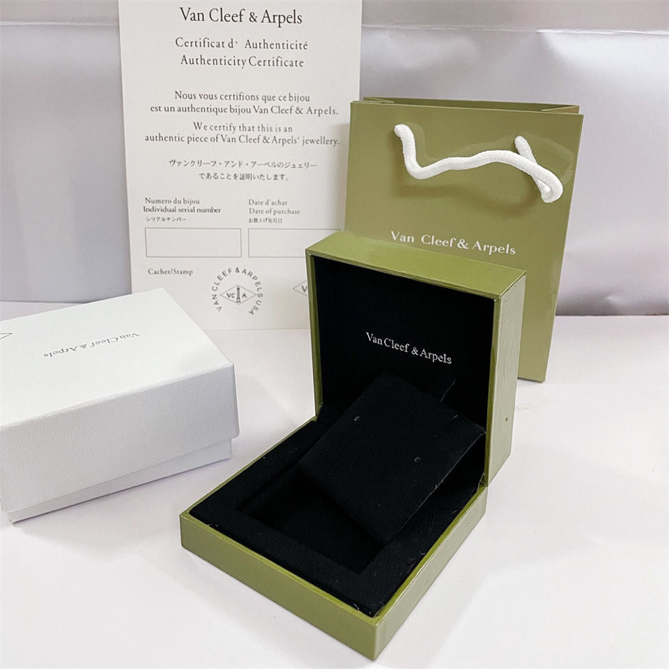 [Bling Jewelrys ]VA CLOVER BRACELET NECKLACE RING BOX GIFT BAG
