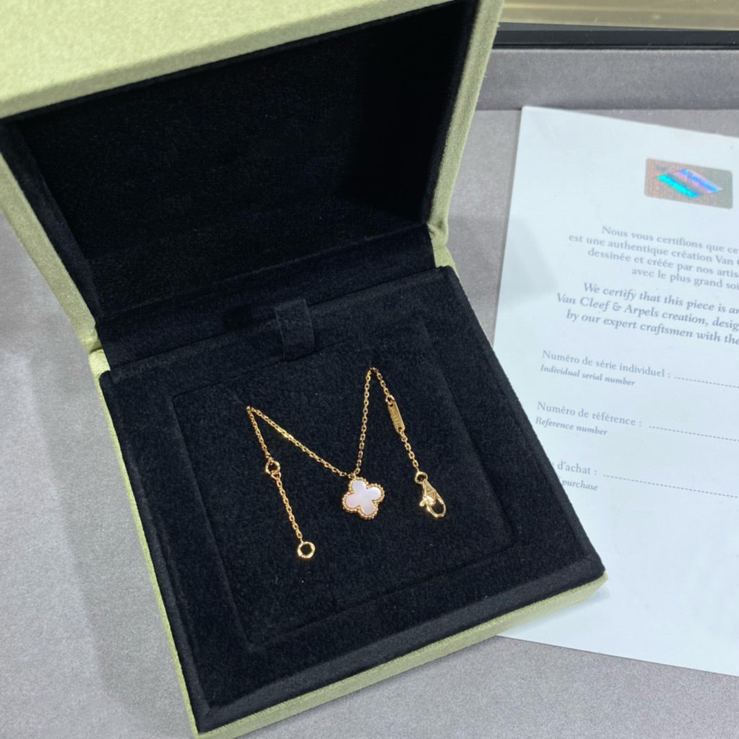 [Bling Jewelrys ]CLOVER 9.5MM PINK MOTHER OF PEARL SINGLE FLOWER NECKLACE