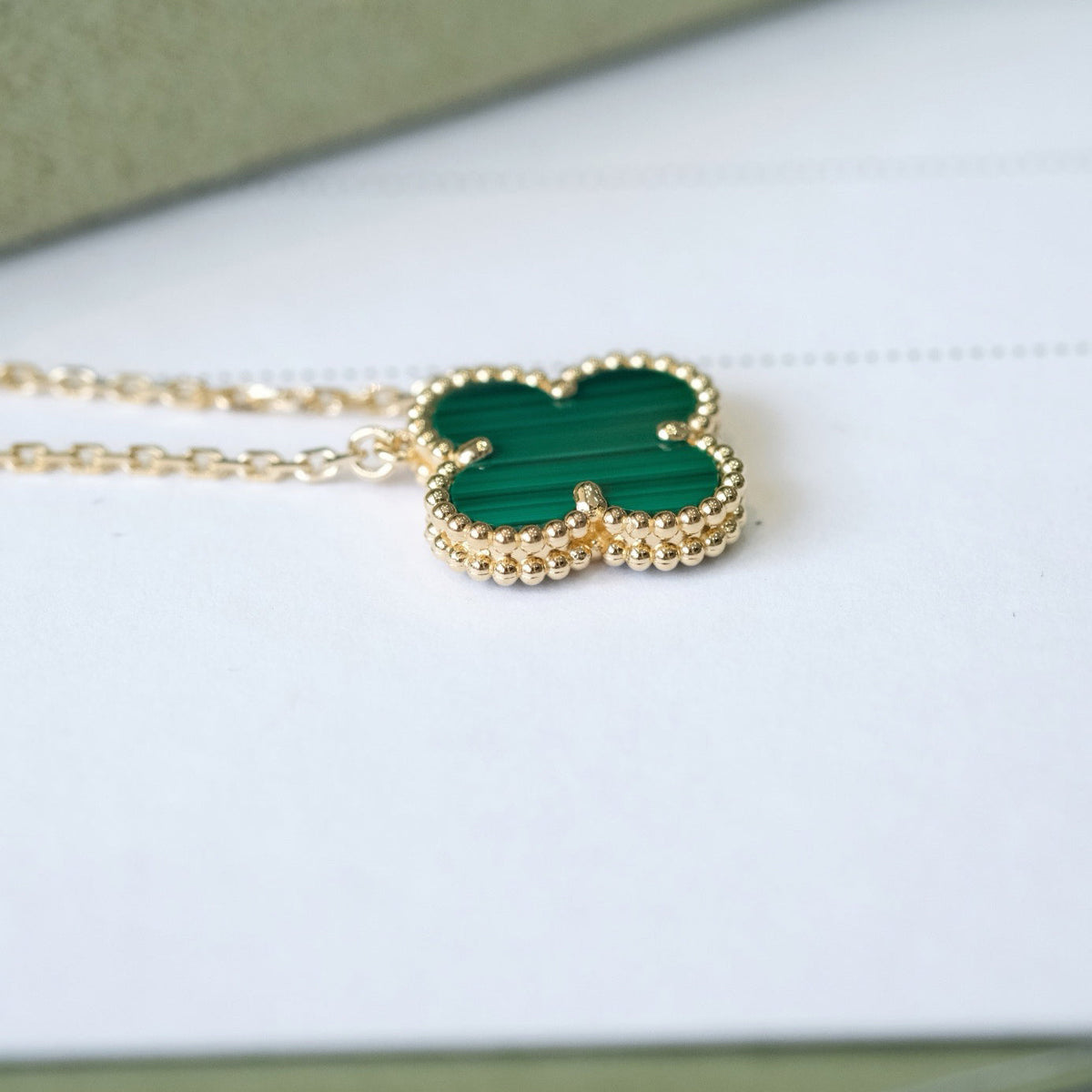 [Bling Jewelry] 15MM MALACHIT-KLEEBATT-HALSKETTE (EINZELBLÜTE)