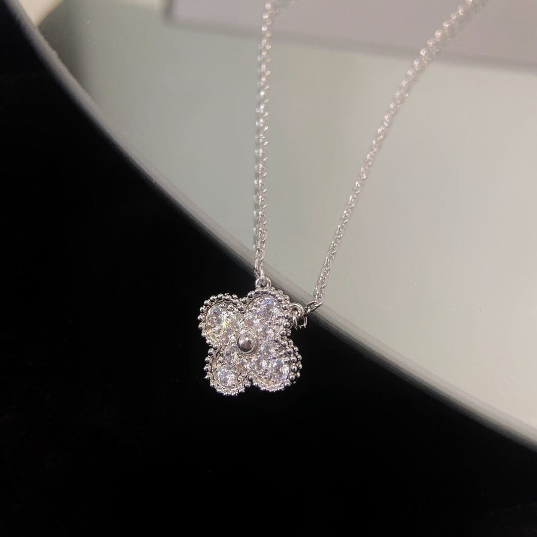 [Bling Jewelrys] CLOVER 15MM DIAMANT-EINZELBLUMEN-HALSKETTE