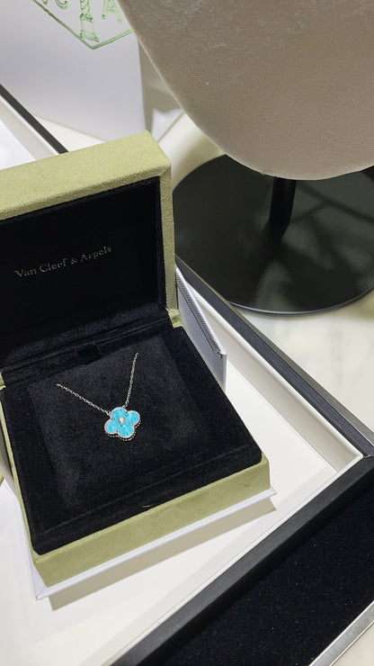 {
"Bling Jewelrys ": "Bling Jewelrys ",
"CLOVER 15MM DIAMOND SVRES PORCELAIN  NECKLACE SILVER": "KLEEBLATT 15MM DIAMANT SVRES PORZELLAN HALSKETTE SILBER"
}
