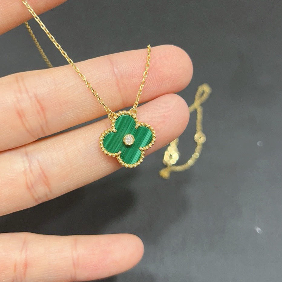 {
  "Bling Jewelrys": "Bling Jewelry",
  "CLOVER 15MM DIAMOND TURQUOISE NECKLACE": "KLEEBLATT 15MM DIAMANT TÜRKIS HALSKETTE"
}