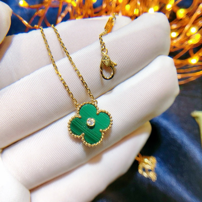 {
  "Bling Jewelrys": "Bling Jewelry",
  "CLOVER 15MM DIAMOND TURQUOISE NECKLACE": "KLEEBLATT 15MM DIAMANT TÜRKIS HALSKETTE"
}