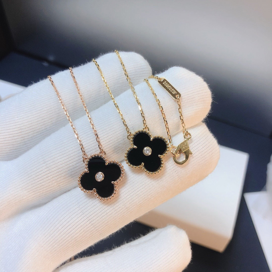 [Bling Jewelrys ]CLOVER 15MM DIAMOND ONYX NECKLACE