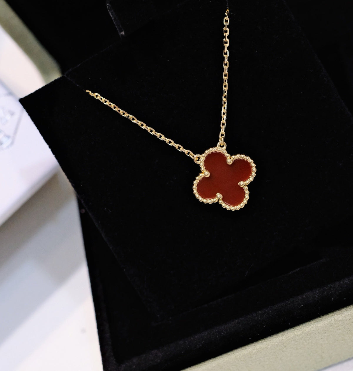 [Bling Jewelrys ]CLOVER 15MM CARNELIAN SINGLE FLOWER NECKLACE