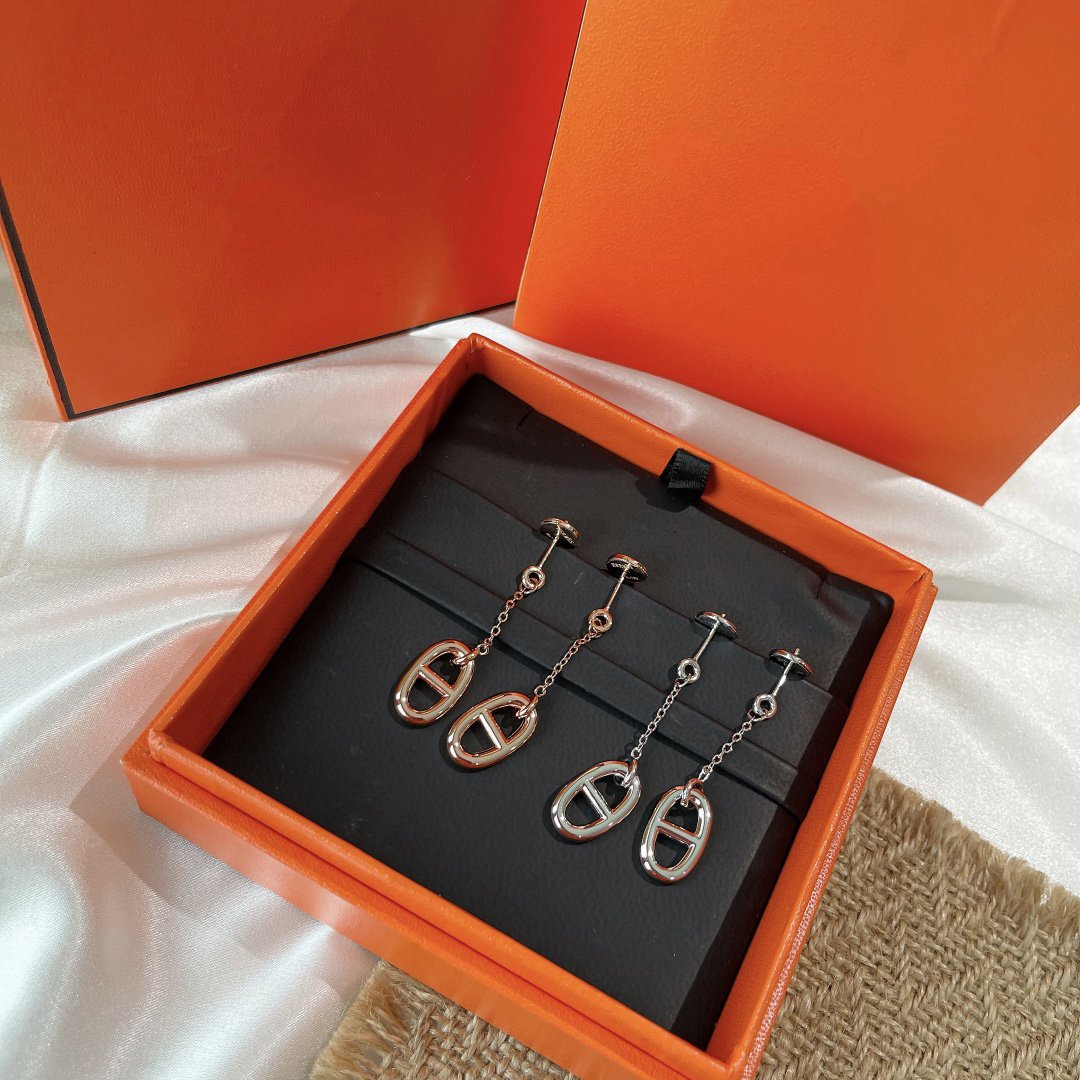 {
  "[Bling Jewelrys ]CHAINE TASSEL EARRINGS": "[ブリングジュエリー] チェーンタッセルピアス"
}