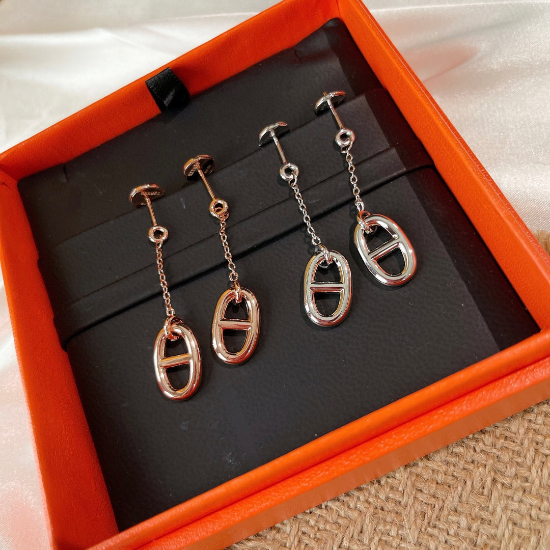 {
  "[Bling Jewelrys ]CHAINE TASSEL EARRINGS": "[ブリングジュエリー] チェーンタッセルピアス"
}