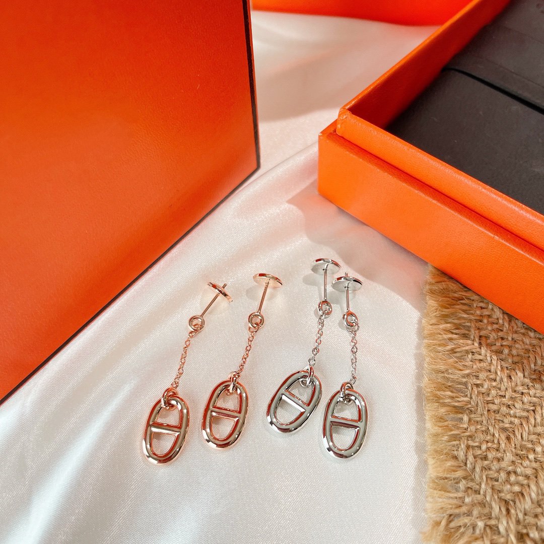 {
  "[Bling Jewelrys ]CHAINE TASSEL EARRINGS": "[ブリングジュエリー] チェーンタッセルピアス"
}