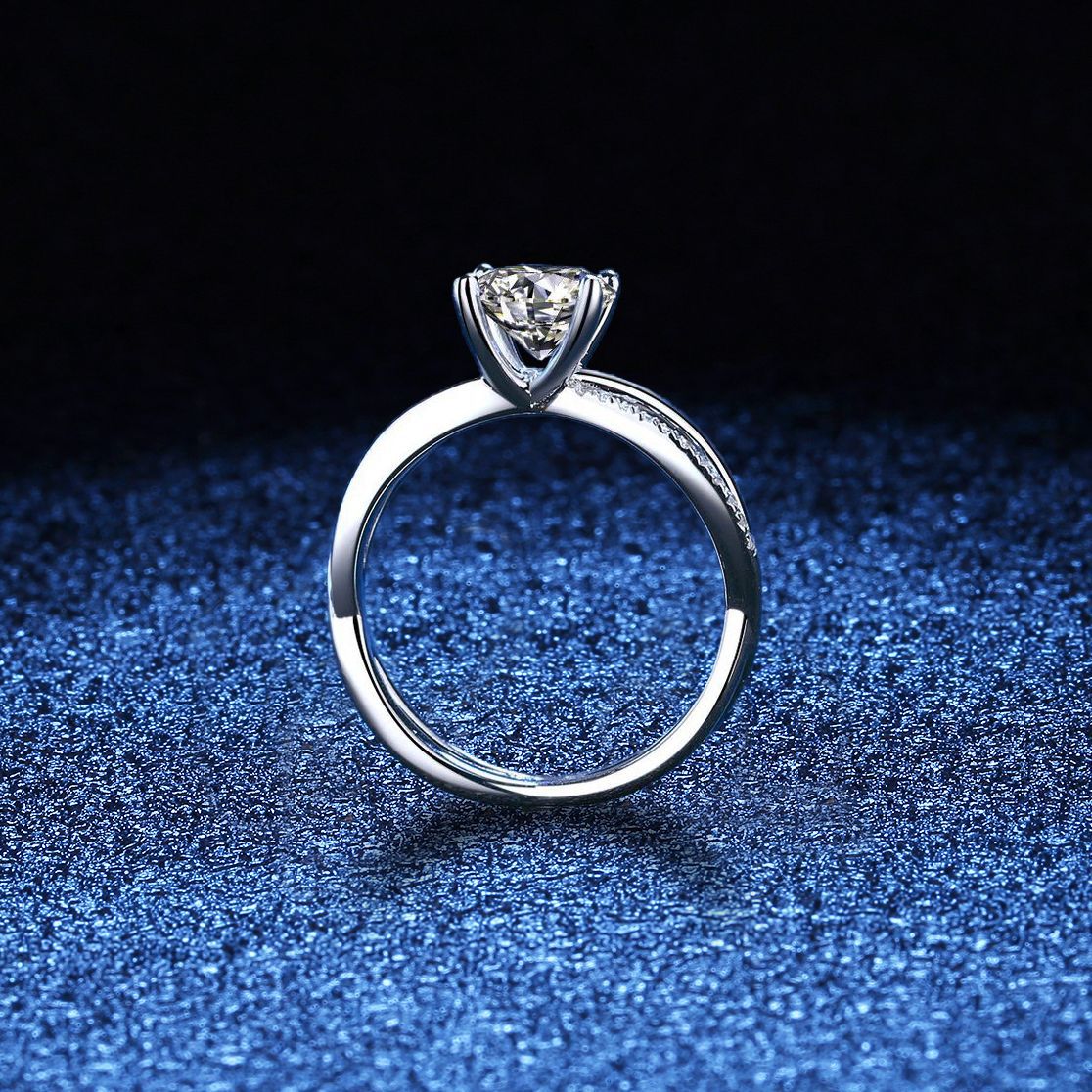 {
  "Bling Jewelrys": "ブリング・ジュエリー",
  "ELEGANT 4-PRONG CROSSOVER MOISSANITE ENGAGEMENT RING": "エレガント 4本爪 クロスオーバー モアサナイト 婚約指輪"
}
