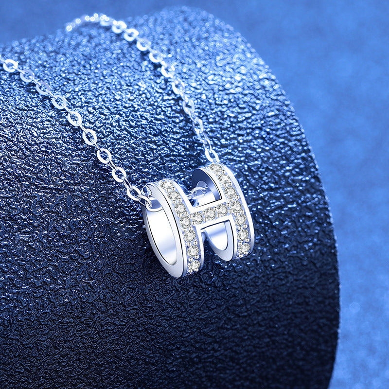 {
  "Bling Jewelrys": "ブリングジュエリー",
  "FULL-PAVE \"H\" MOISSANITE PENDANT NECKLACE": "フルパヴェ \"H\" モアサナイト ペンダントネックレス"
}