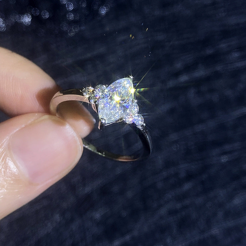 [Bling Jewelrys]ELEGANT MARQUISE CUT MOISSANITE RING WITH SIDE ACCENTS