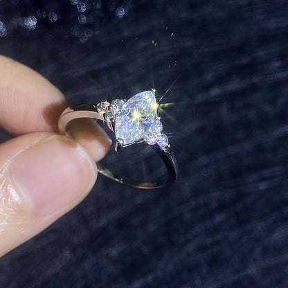 [Bling Jewelrys]ELEGANT MARQUISE CUT MOISSANITE RING WITH SIDE ACCENTS