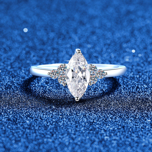 [Bling Jewelrys]ELEGANT MARQUISE CUT MOISSANITE RING WITH SIDE ACCENTS