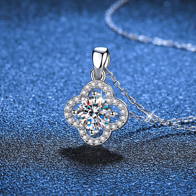 [Bling Jewelrys]クラシック クローバー モアサナイト ペンダント ネックレス