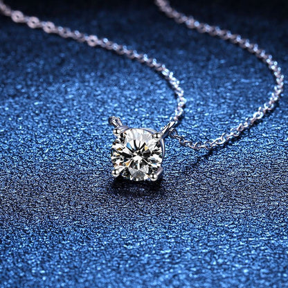 [Bling Jewelrys]CLASSIC FOUR-PRONG SOLITAIRE MOISSANITE NECKLACE